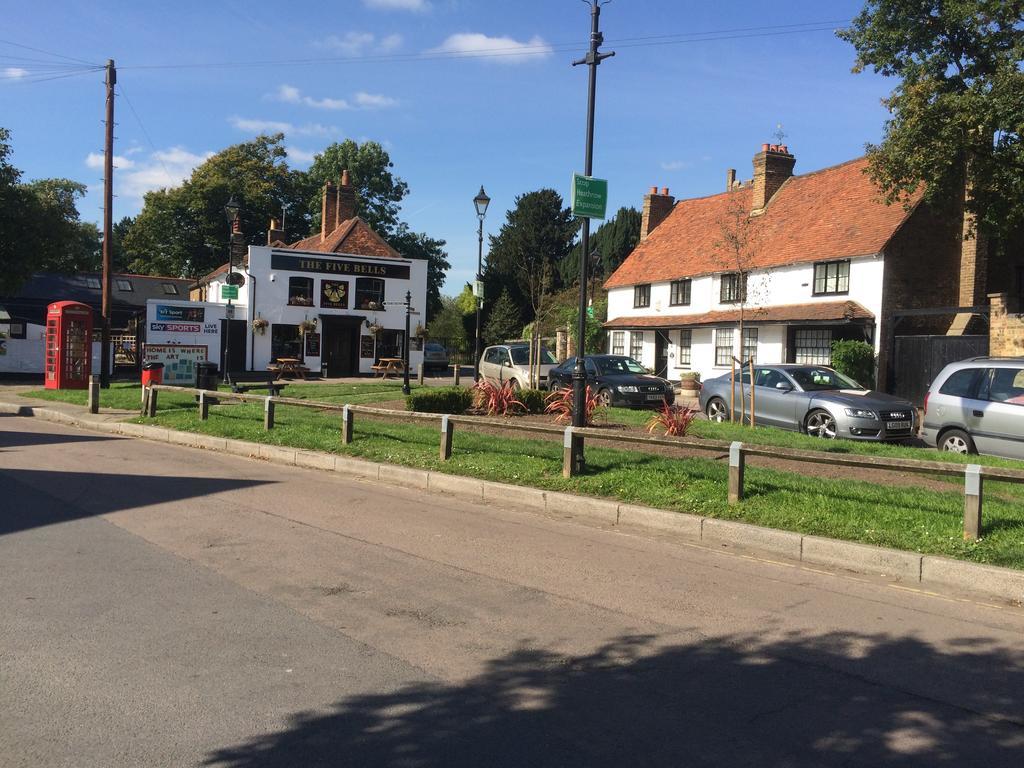 Harmondsworth Hall Guest House West Drayton  Exterior photo