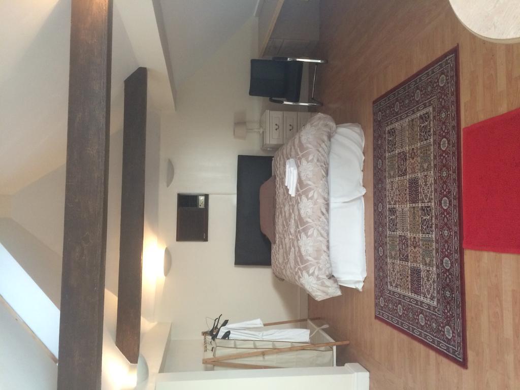 Harmondsworth Hall Guest House West Drayton  Room photo