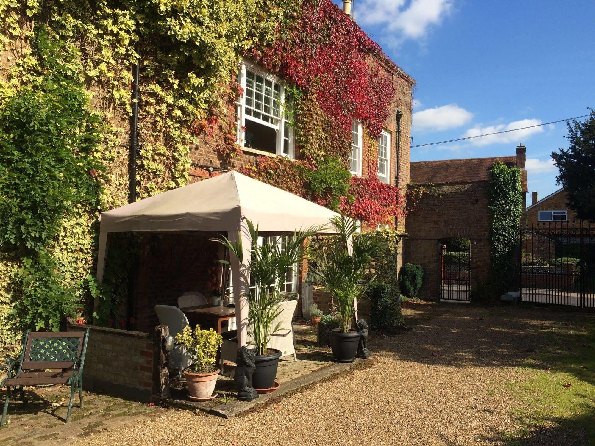 Harmondsworth Hall Guest House West Drayton  Exterior photo